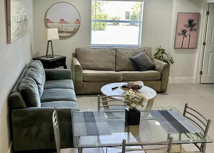 Close To Everything! Perfect Basecamp For Wpb