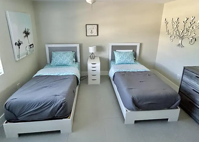 Close To Everything! Perfect Basecamp For Wpb